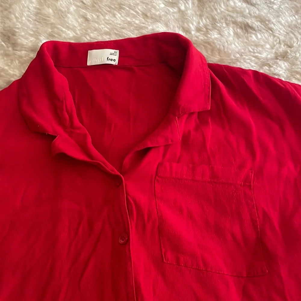 Wilfred Free Red Button Down Crop - Picture 2 of 4